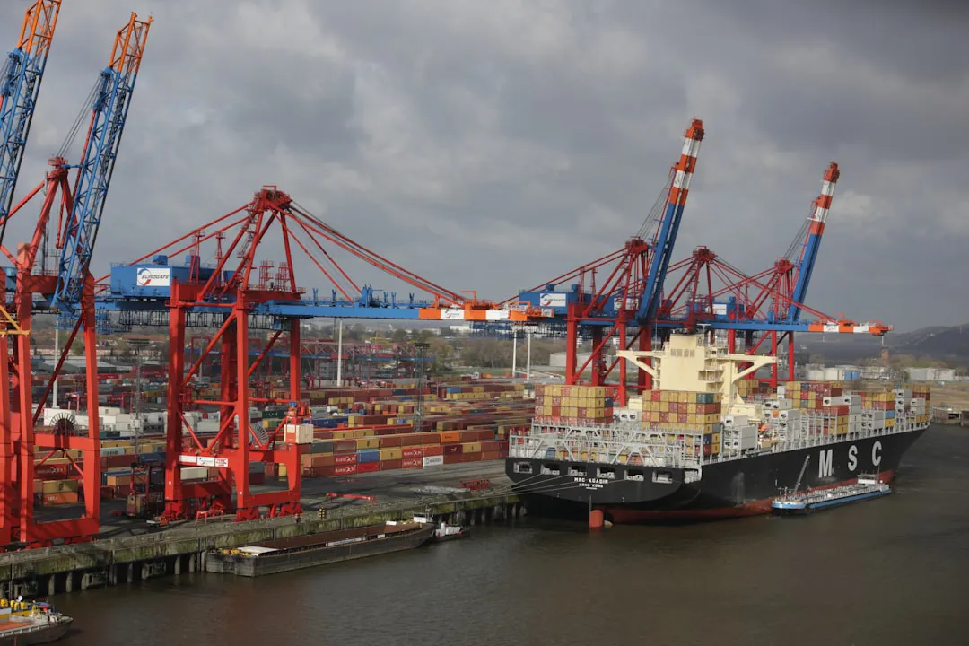 Cosco открывает судоходную «дочку» в свободном порту Хайнань