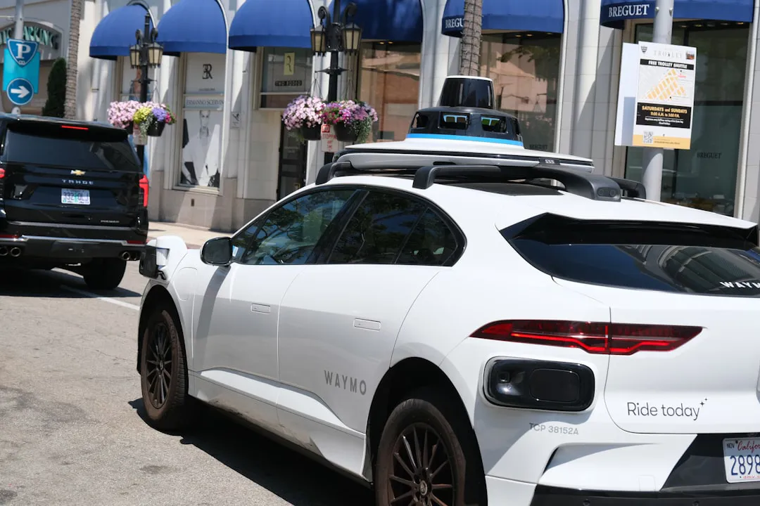 Tesla открывает продажу Cybercab сторонним перевозчикам и запускает беспилотное такси в Остине