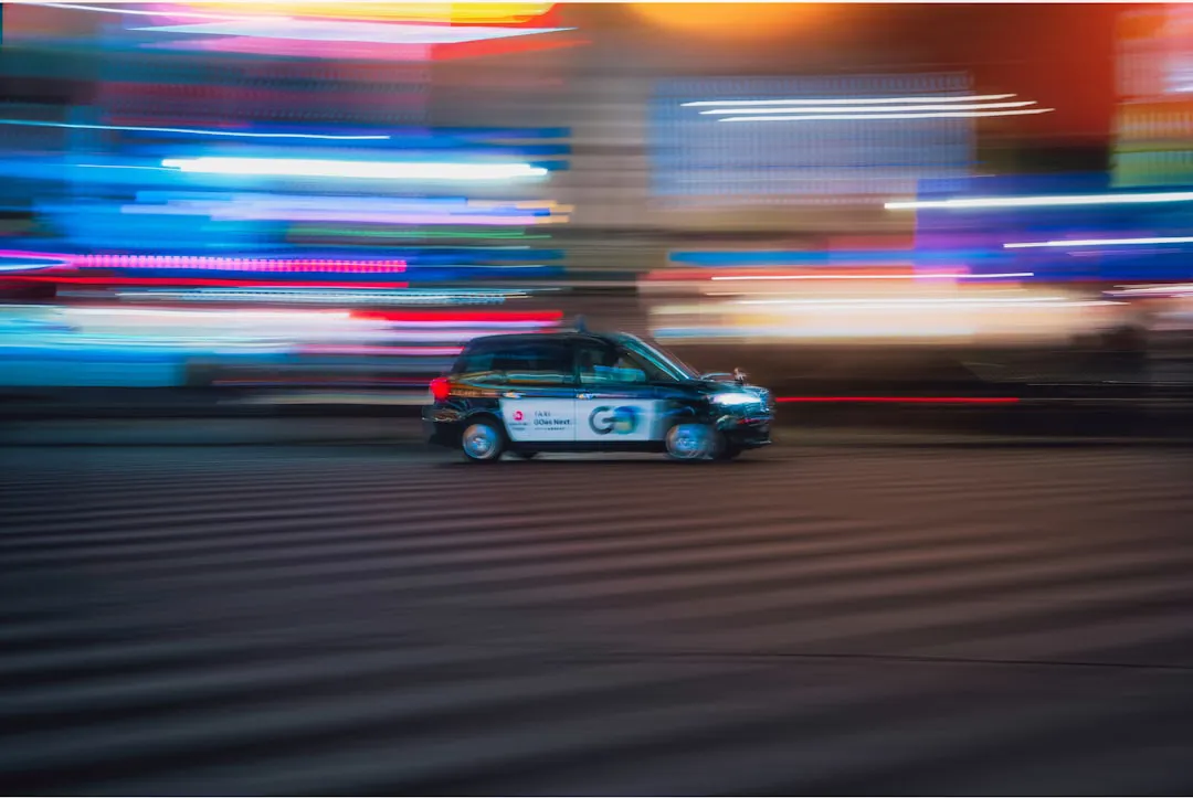 NHTSA начала расследование против Tesla из-за запуска Cybercab без руля и педалей