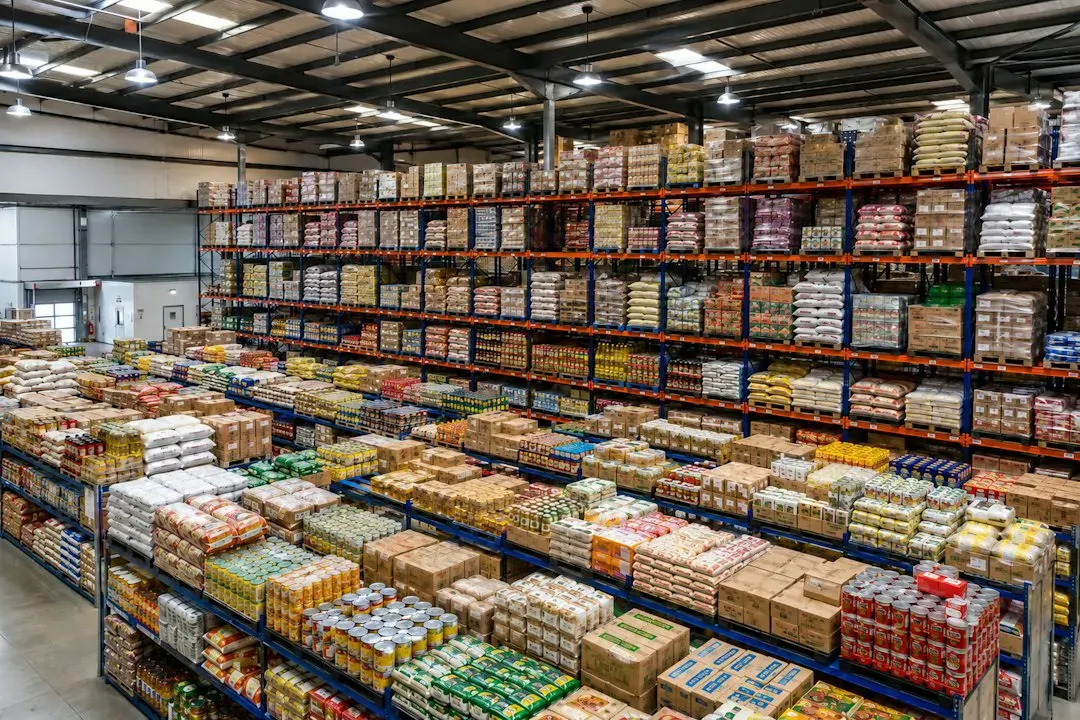 Маркетплейсы дробят склады по регионам: селлеры теряют 30% продаж, но трафик не падает
