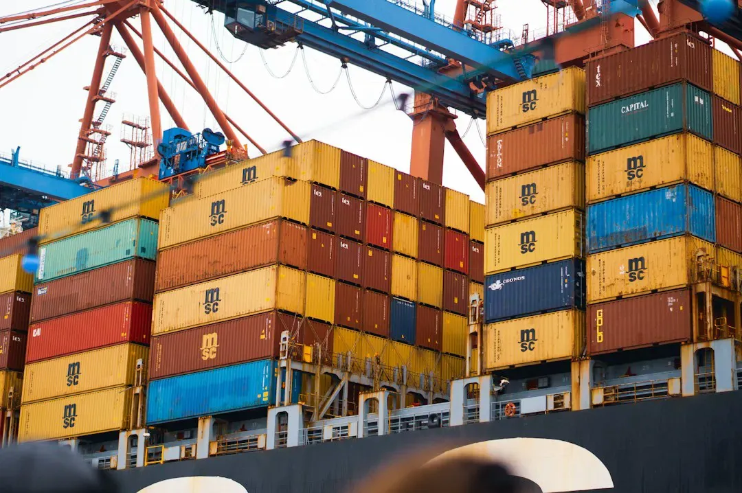 Контейнерные ставки из Азии в Европу пошли вниз на фоне роста транзитов через Суэц